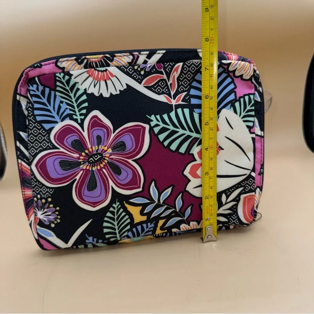 NWT Vera Bradley Floral Kauai Floral Lighten Up Wipes Pouch